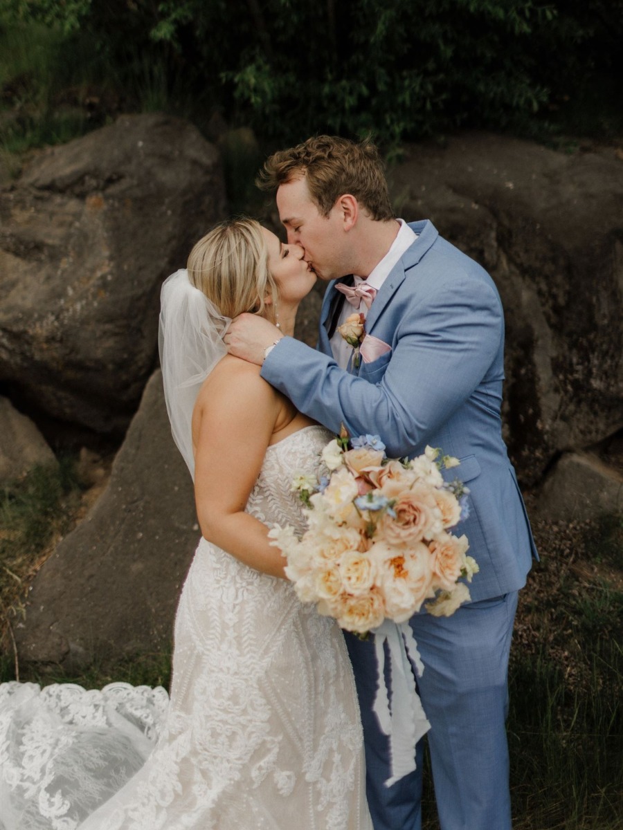 Love was in bloom in peaches and blues at this lovely Oregon wedding