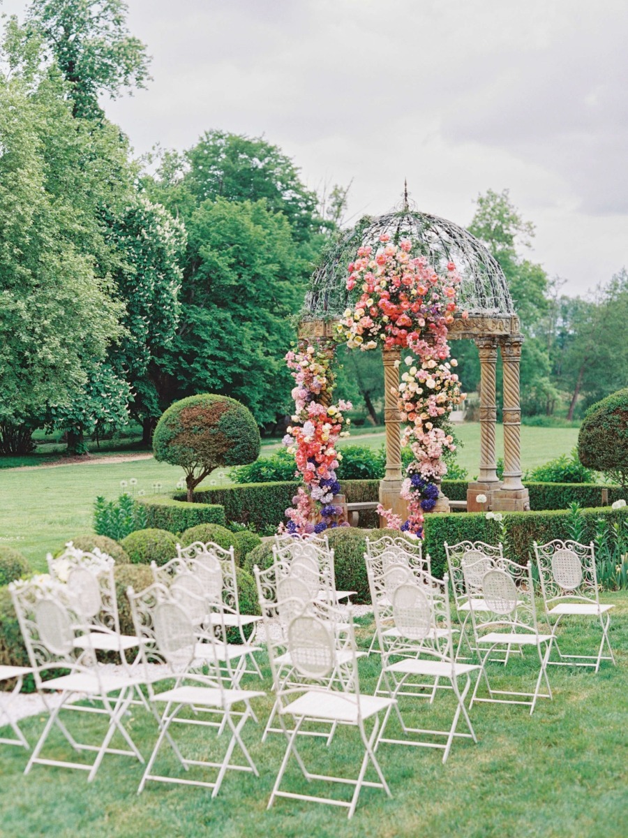 An enchanting château wedding with a rainbow color palette