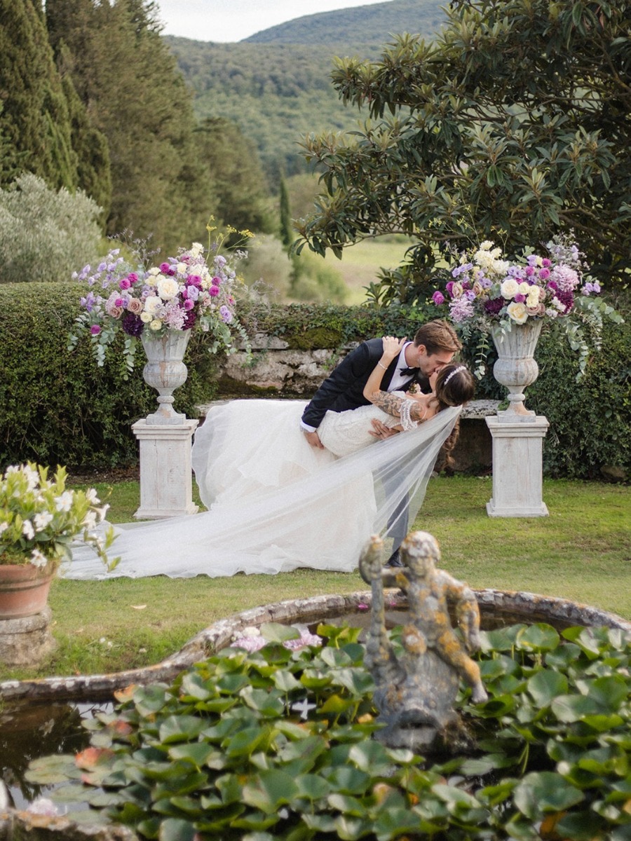 A modern-day Tuscan wedding straight out of the Italian Renaissance
