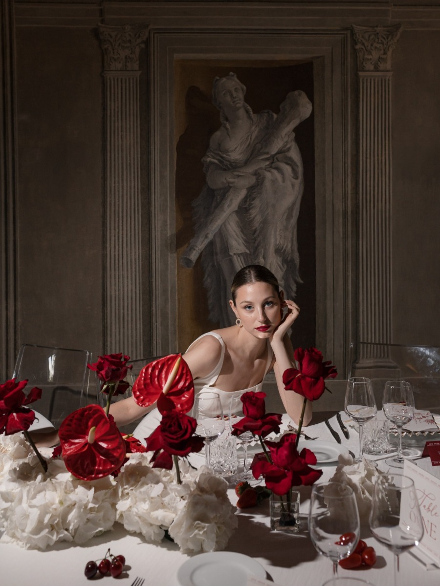 Bold red decor was the cherry on top of this Venetian villa wedding