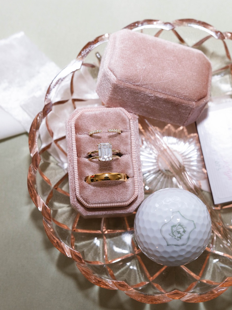 This couple hit a hole in one with their golf-themed wedding