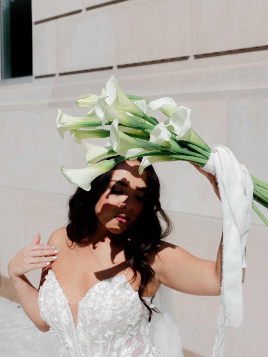 Art gallery-inspired wedding in Kansas City featuring family art