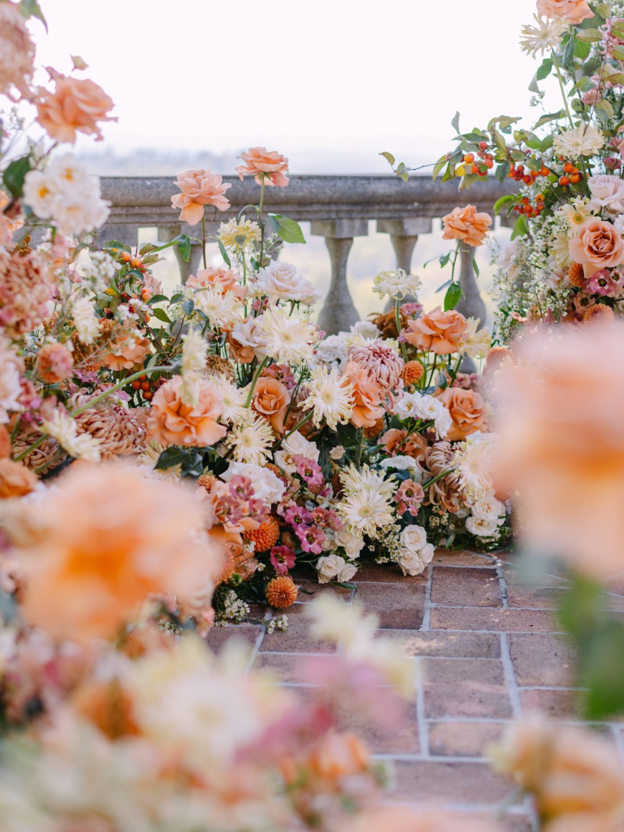 Romantic aperol-inspired wedding in the timeless hills of Tuscany
