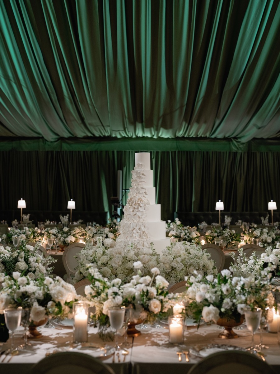 A christmas-themed wedding at the bride’s grandparents’ estate