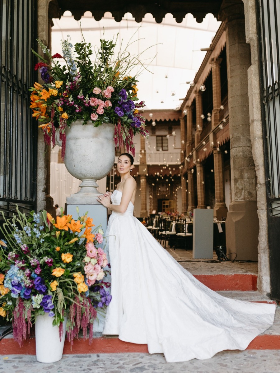 Vibrant wedding inspired by the art and architecture of Mexico City