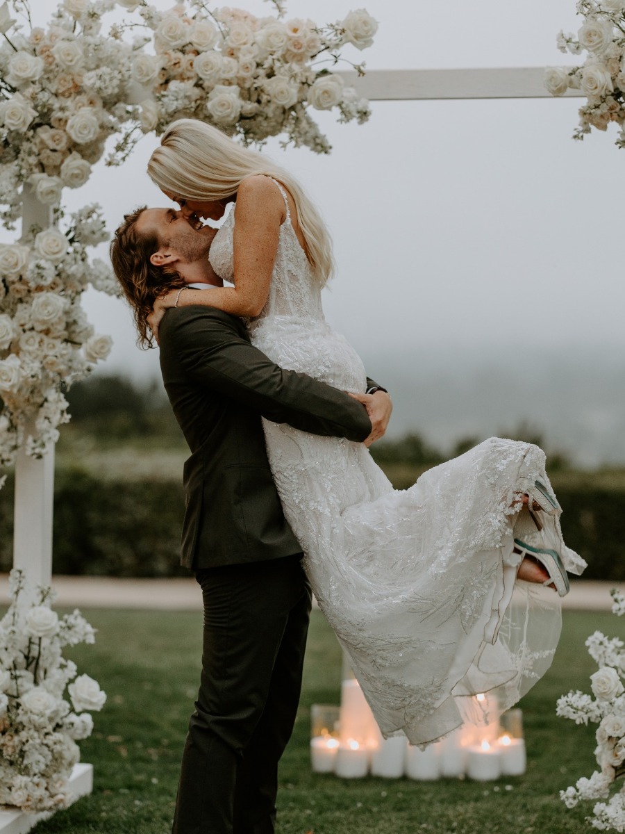 Natural beauty in shades of olive and ivory at a cali country club
