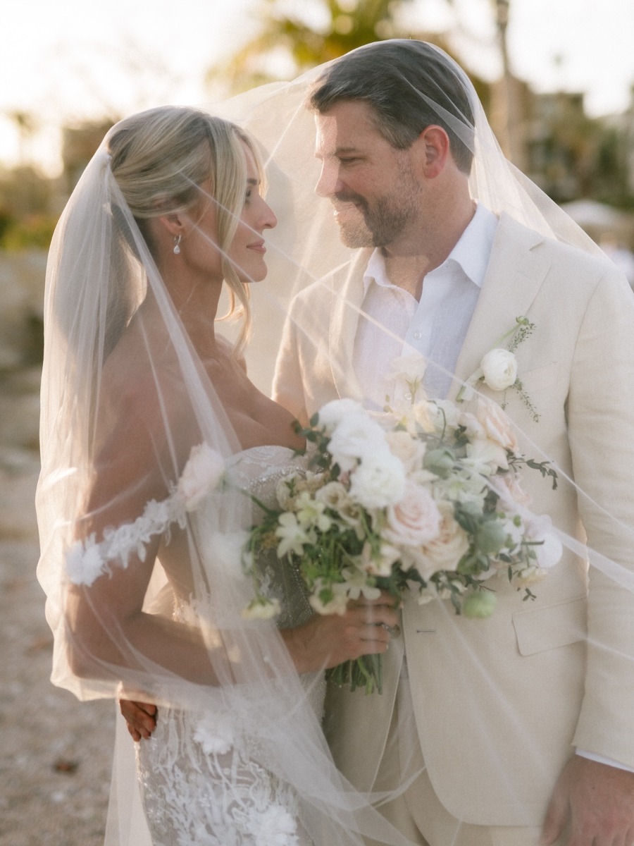 Glam wedding in Mexico with a perfectly chic neutral color palette