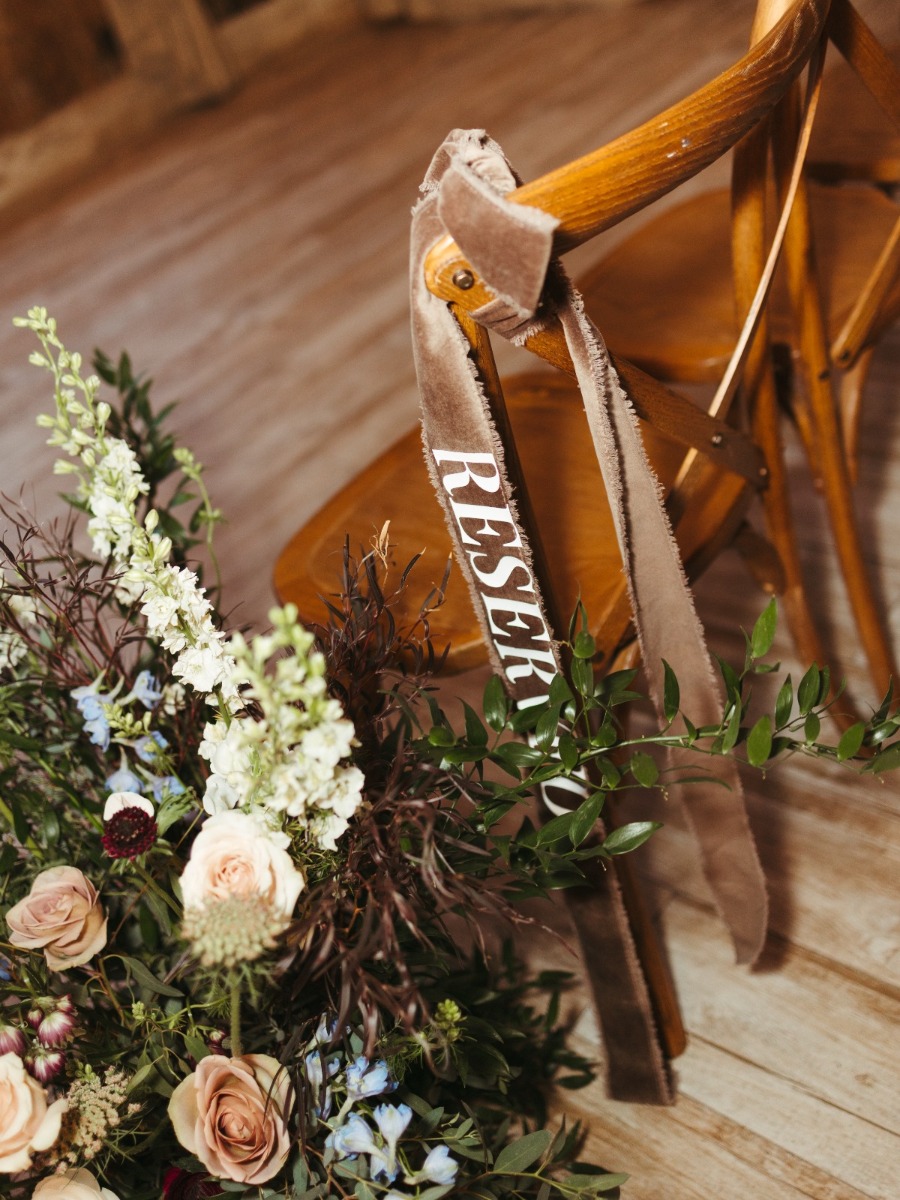 Bold winter barn wedding with the perfect moody palette