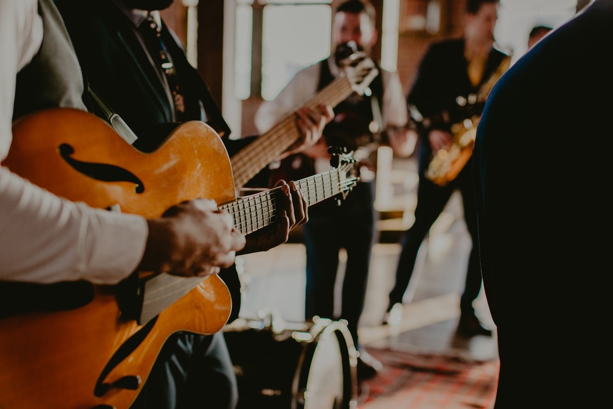 where to find a wedding band
