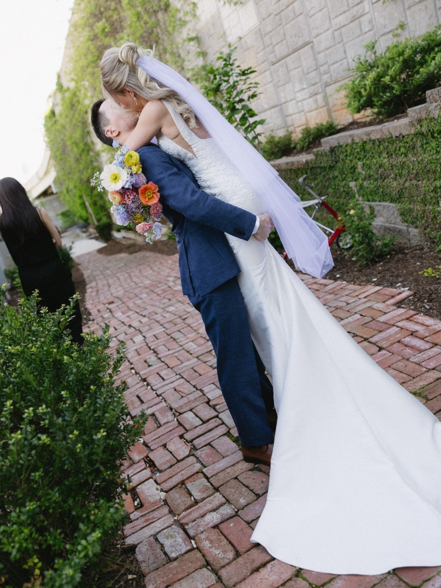 Courtyard wedding in Atlanta with the prettiest pastel palette