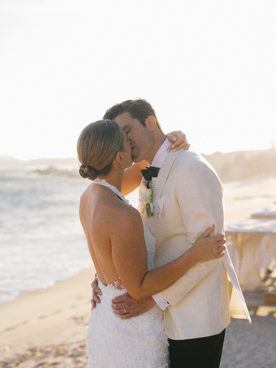 Understated elegance took center stage at this wedding in cabo