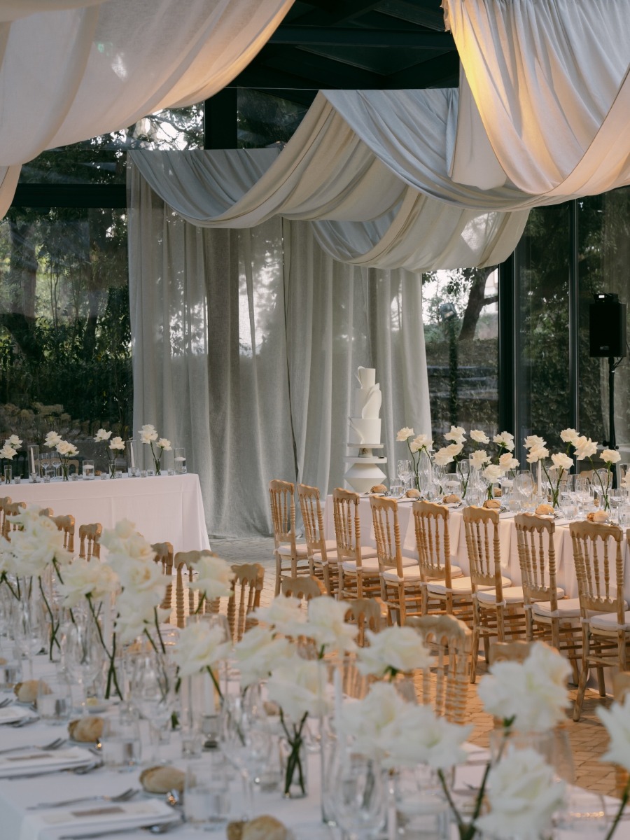 Elegant white rose wedding draped in the historic charm of Lisbon